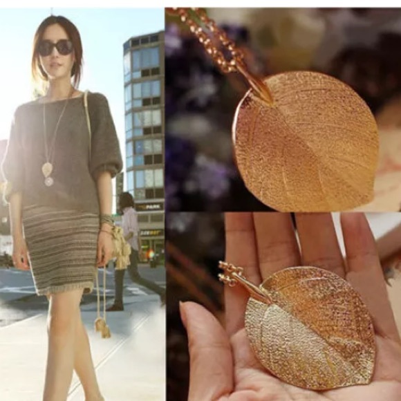 Jewelry - ❤️gorgeous gold leaf statement sweater necklace